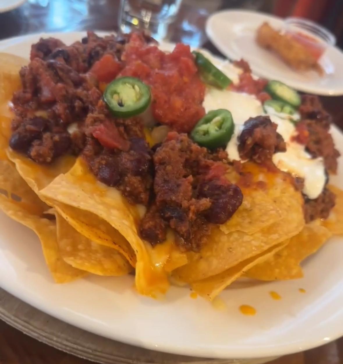 CHILI NACHOS