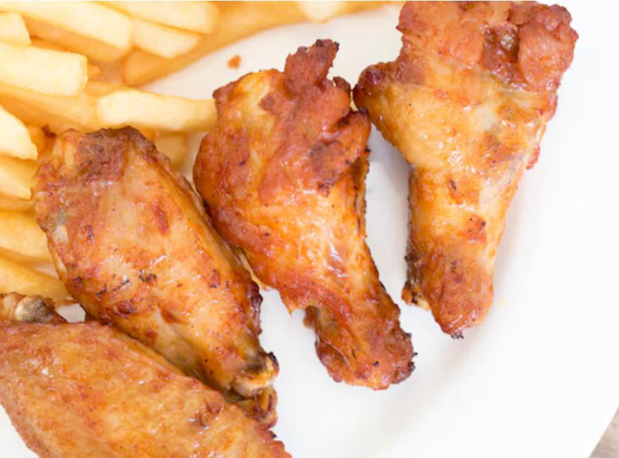 CHICKEN WINGS AND FRIES